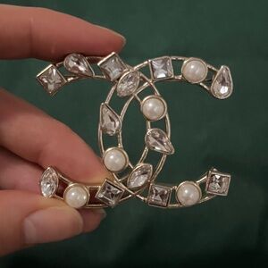 CHANEL 2019 Gold-Tone Metal Crystal Pearl Brooch
